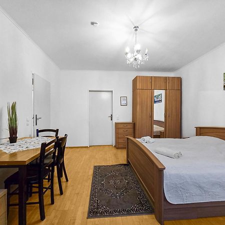 Spacious Three-Bedroom, Three King-Size Beds Wien Ngoại thất bức ảnh