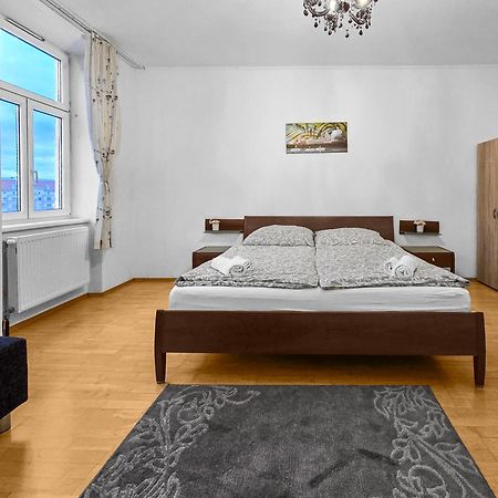 Spacious Three-Bedroom, Three King-Size Beds Wien Ngoại thất bức ảnh