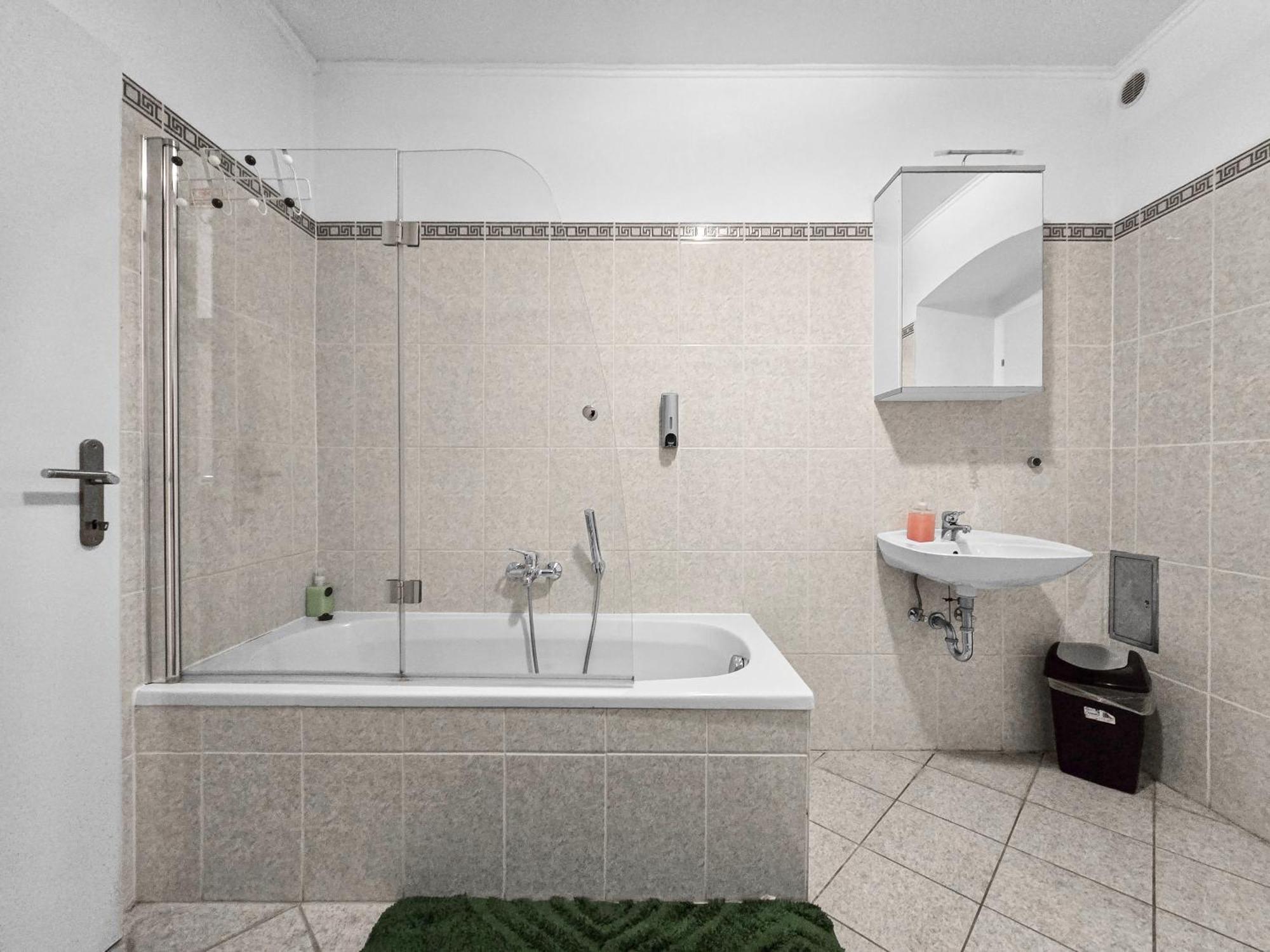 Spacious Three-Bedroom, Three King-Size Beds Wien Ngoại thất bức ảnh